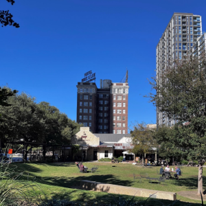 Robert E Lee Apartments