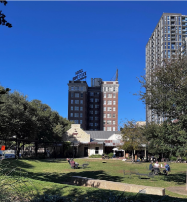 Robert E Lee Apartments
