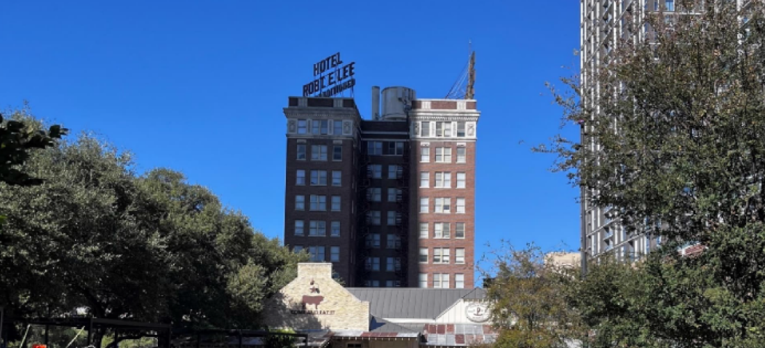 Robert E Lee Apartments